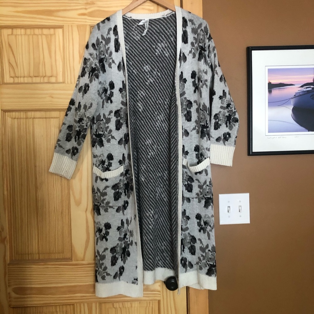 Very long sweater goes past the knees